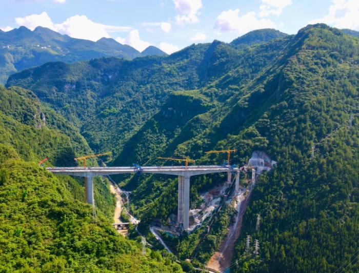 巫云開高速鳳凰特大橋合龍。重慶高速集團供圖