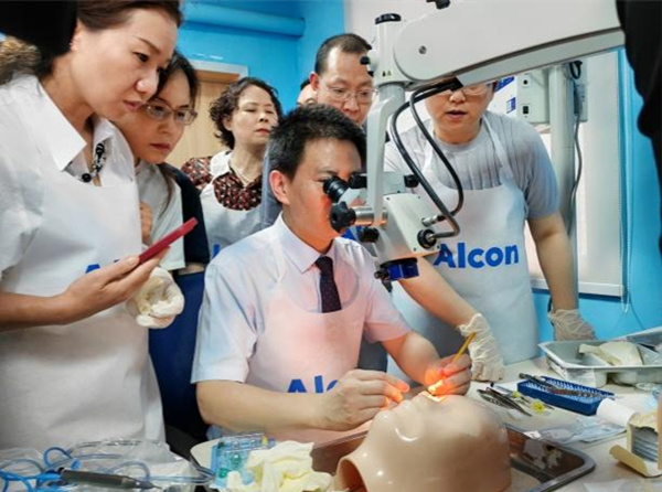 實操環節。重慶愛爾眼科醫院總院供圖