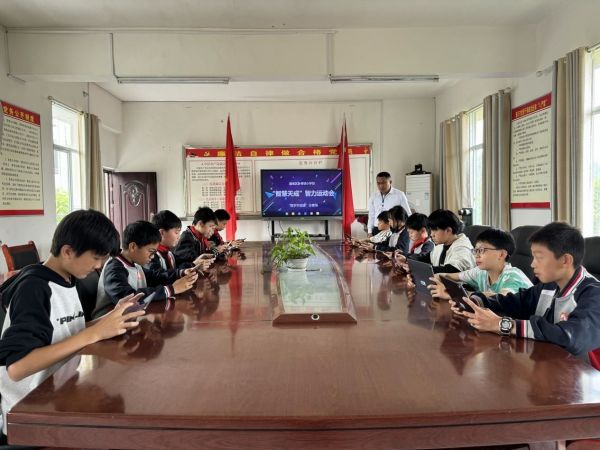 “智匯天成”——數字華容道。潼南區臥佛鎮小學校供圖