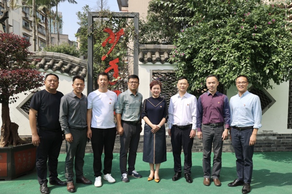 黨建統領“1+N”強基計劃雁陣學校書記合影。合川區涼亭子小學供圖