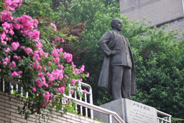 瑞映校區盧作孚像。合川瑞山中學供圖