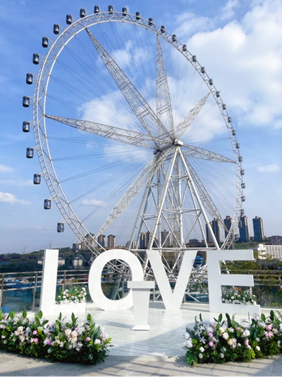 設在歡樂谷內的兩江新區婚姻登記處。重慶福彩供圖