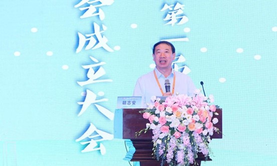 陸軍軍醫大學胡志安作《體液因素調控覺醒睡眠的機制》授課。重慶市睡眠研究會供圖