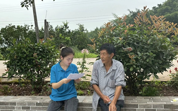 調研訪談現場。重慶財經學院供圖