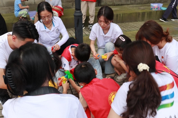 “樂高呈現感悟”互動環節。重慶對外經貿學院供圖