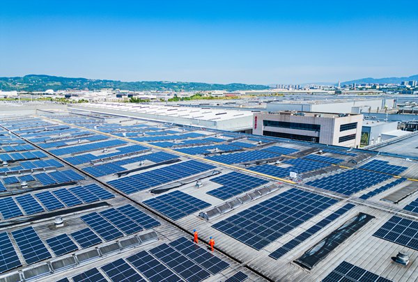 永川鳳凰湖工業園區屋頂光伏項目。國網重慶永川供電公司供圖