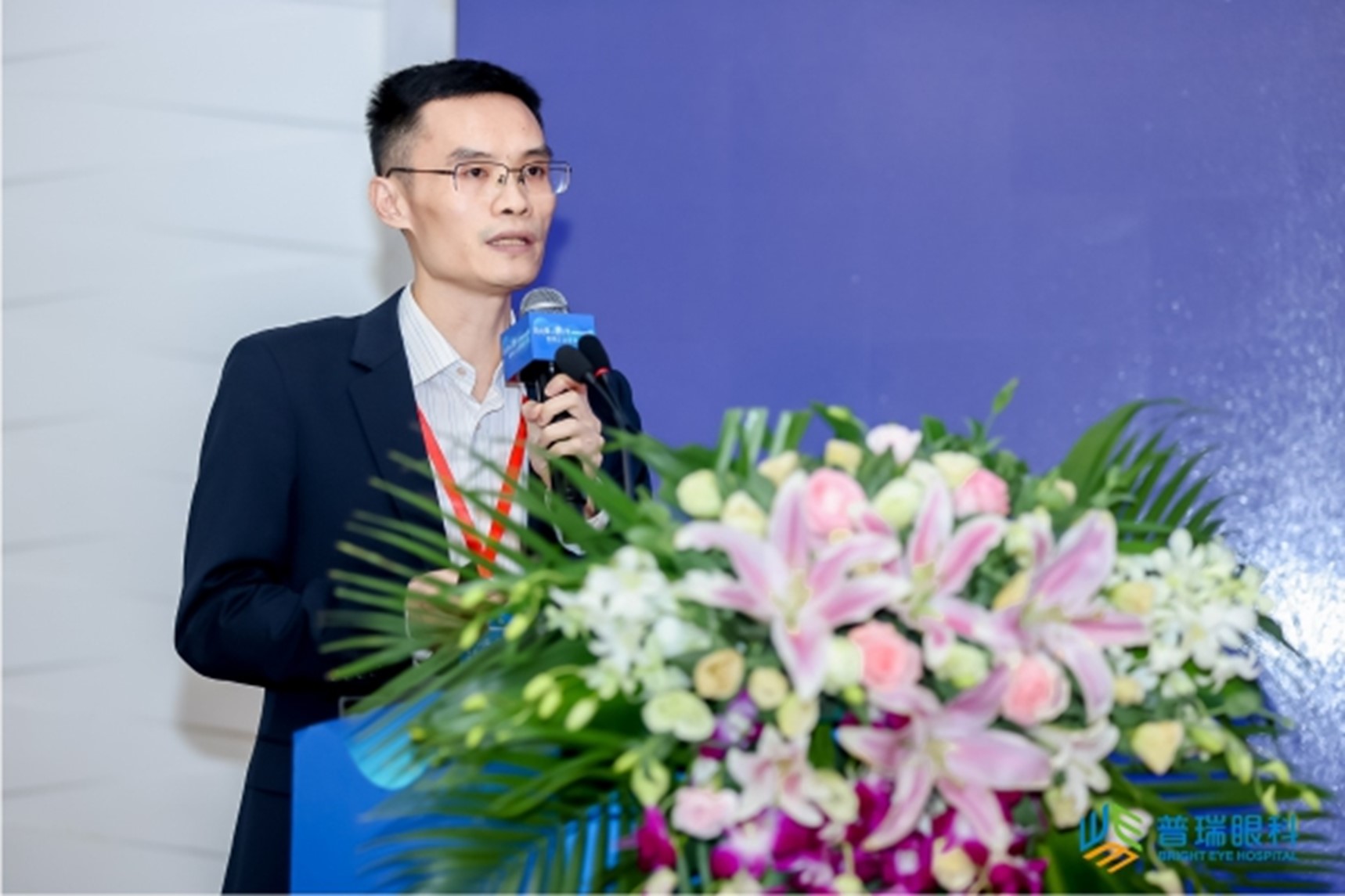 劉真分享課題。重慶普瑞眼科醫院供圖