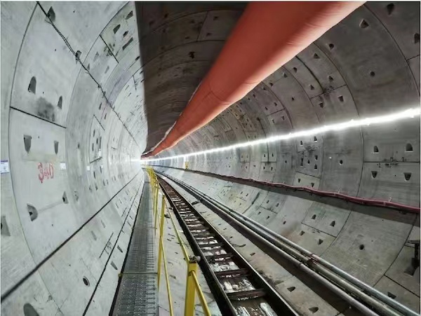 重慶軌道交通18號線北延工程七重區間雙線貫通。項目部供圖