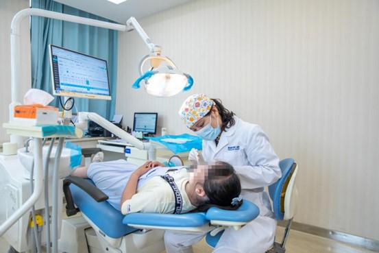 矯正現場。泰康拜博口腔供圖