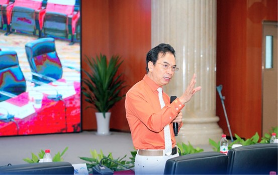 陳茂盛發言。重慶愛爾眼科醫院總院供圖