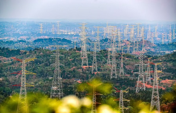 獲獎作品《極電之韻》。國網重慶市電力公司供圖