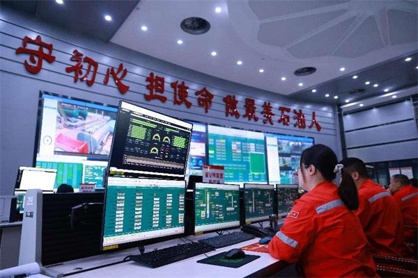 數字化管理實時查看生產數據。曾英豪攝