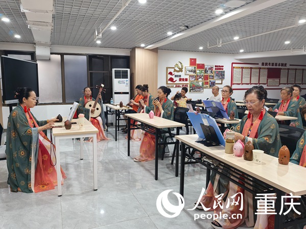 紅巖村社區文藝愛好隊。人民網記者 馮文彥攝