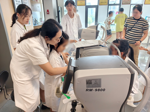 眼科體驗現場。重慶松山醫院供圖