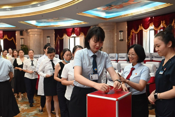 投票選舉環節。重慶愛爾眼科醫院總院供圖