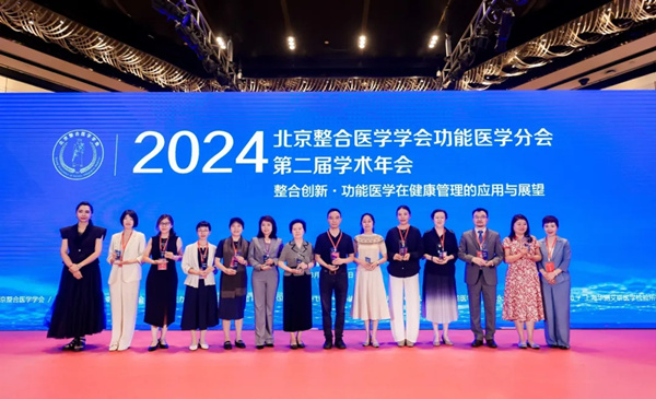 會員醫院王小林博士榮獲“先進個人”。重慶松山醫院供圖