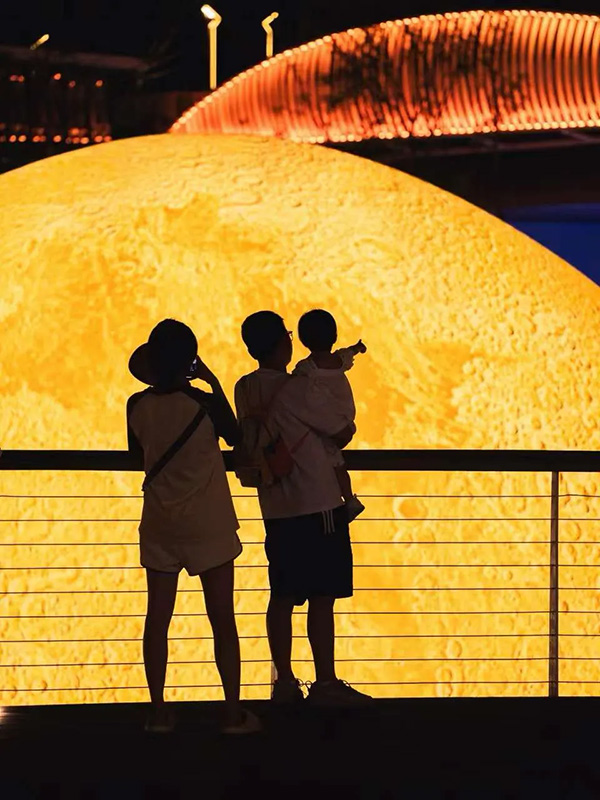 禮嘉燈會活動市民打卡拍照。貳拾貳時供圖