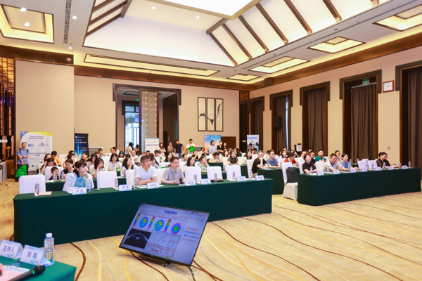 學術會現場。華廈渝州眼科醫院供圖
