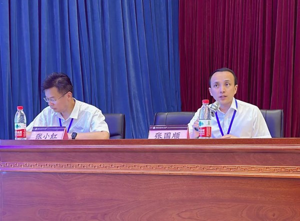 張國順擔任主持嘉賓。重慶圣佑肛腸醫院供圖