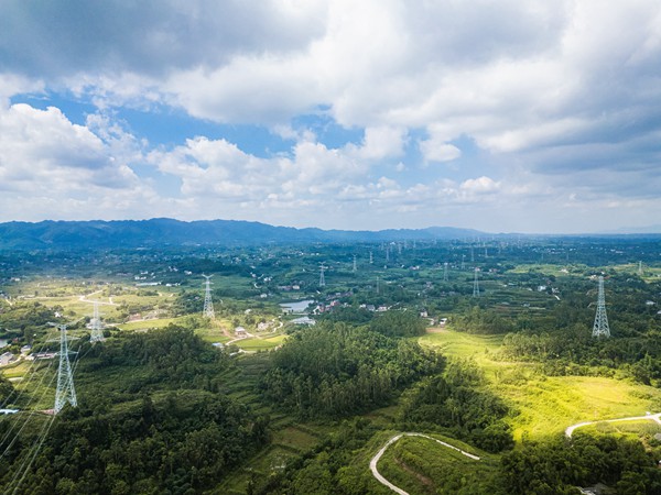 特高壓送出工程永川段貫通。國網重慶永川供電公司供圖