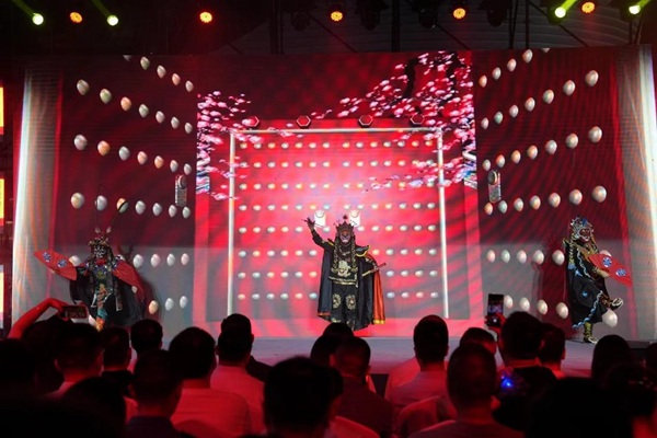 川渝特色、民族文化文藝演出。海航航空集團供圖