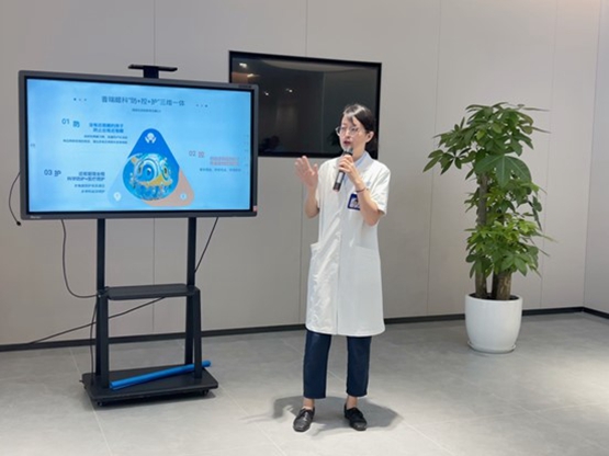 史月麗科普兒童眼健康知識。重慶普瑞眼科醫院供圖