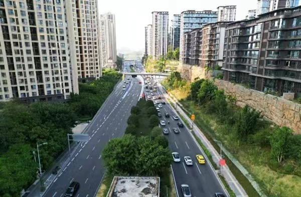 金州大道與星光大道延伸段節點改造工程現場道路。重慶設計集團有限公司市政設計研究院供圖