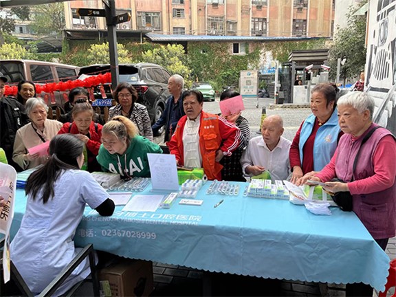 公益活動現場。重慶牙博士口腔供圖