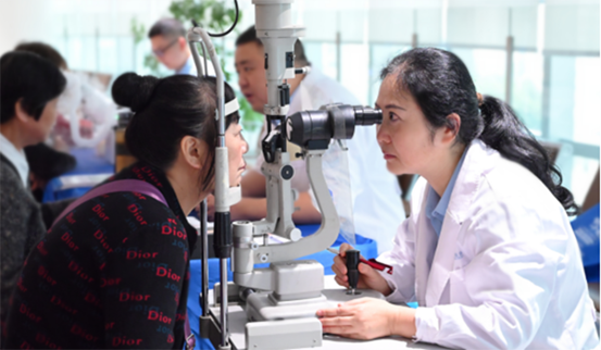 眼健康體檢。重慶南坪愛爾眼科醫院供圖