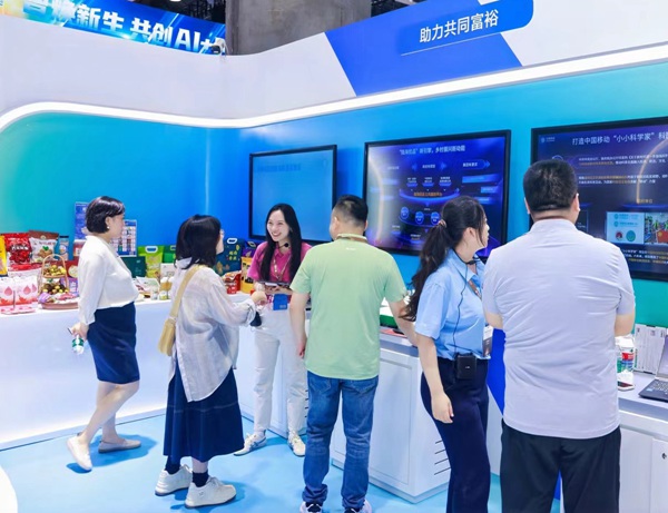 “陸海優品”公共服務平臺展出區域。重慶移動供圖