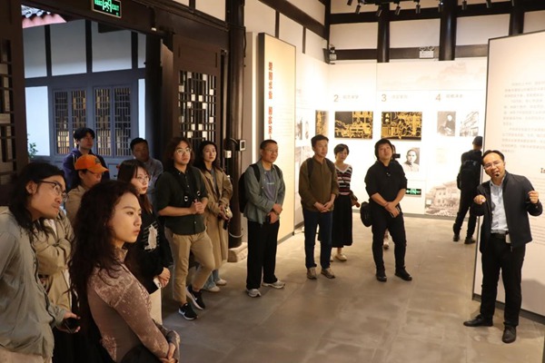 鄉村訪問學者工作坊成員到北碚鄉建舊址開展現場研學。西南大學鄉村振興戰略研究院供圖