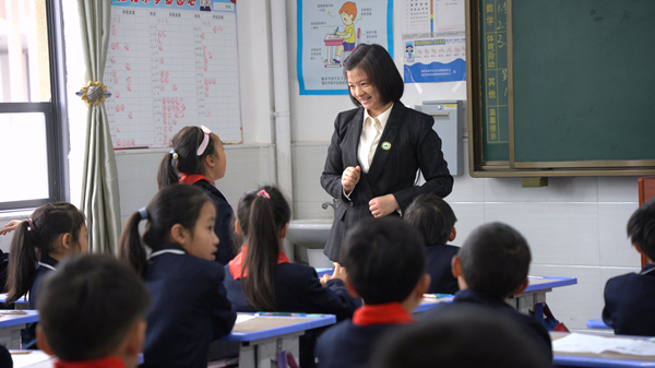 課堂教學中的楊君玲。受訪者供圖