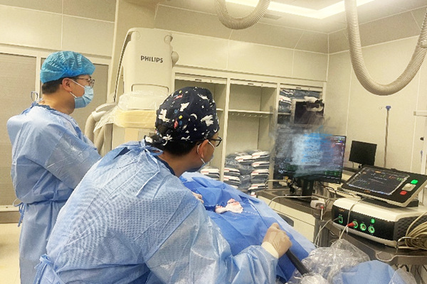 手術中。重慶松山醫院供圖