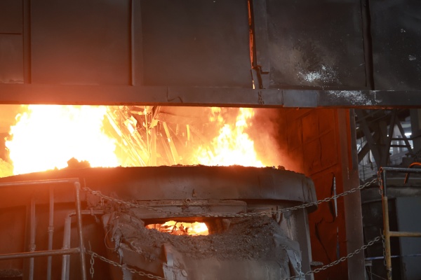 非法槍支及管制刀具銷毀現場。重慶市公安局治安管理總隊供圖