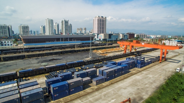 秀山鐵路集裝箱貨場。秀山縣委宣傳部供圖