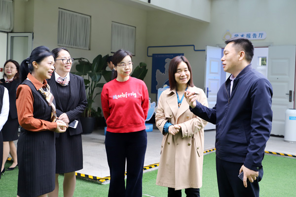 專家為幼兒園建設建言獻策。大渡口幼兒園供圖