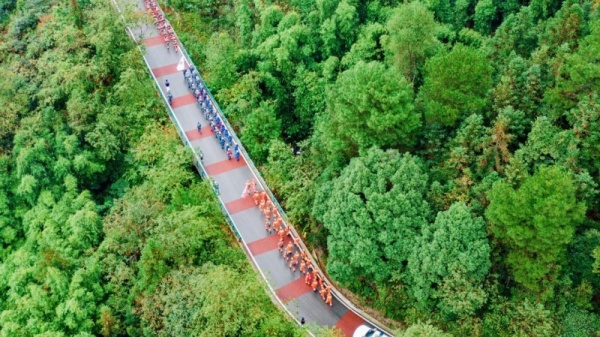 負重武裝越野拉練現場。永川區應急管理局供圖