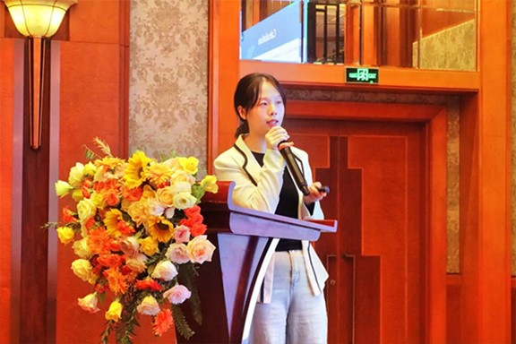 譚菊授課現場。重慶華廈眼科醫院供圖