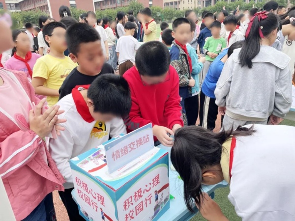 “情緒交換站”活動現場。重慶小米熊兒童醫院供圖