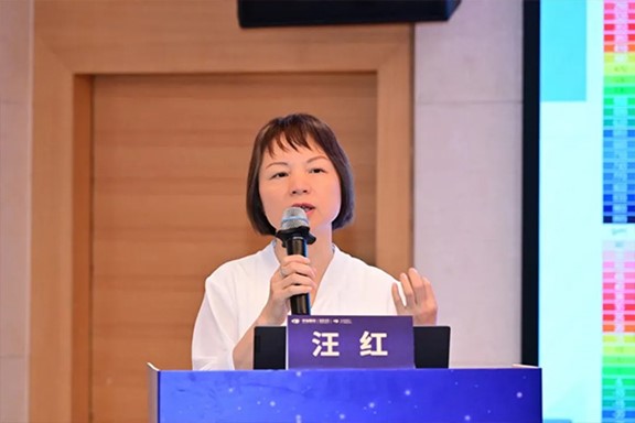 汪紅授課現場。重慶華廈眼科醫院供圖