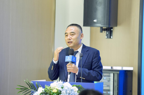 渠浩致辭。重慶愛成大坪眼科醫院供圖