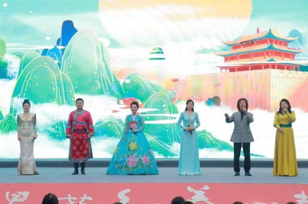 合唱《這是我們美好的家園》。胥世鵬 攝