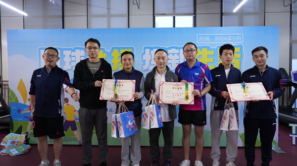 男雙項目頒獎。攝/薛傳真