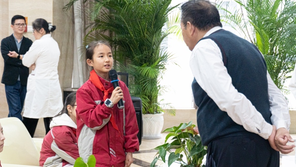 現場問答。巴南區融匯小學供圖