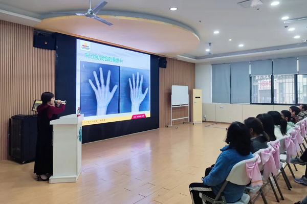 才兒坊幼兒園生長發育健康講座現場。重慶小米熊兒童醫院供圖