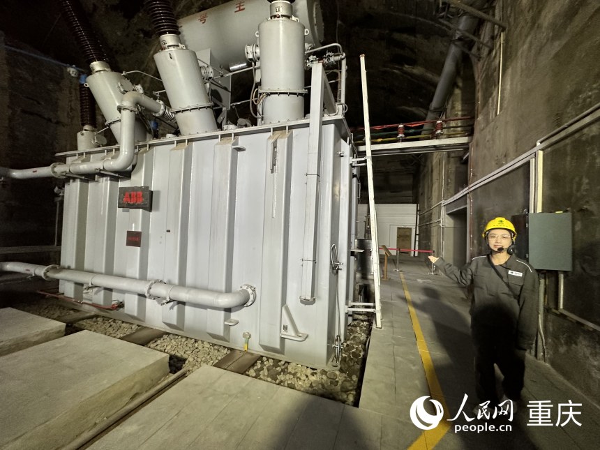 涼亭變電站1號主變壓器。人民網記者 劉政寧攝