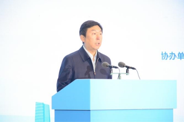 教育部體育衛生與藝術教育司副司長楊大研講話。渝中區教委供圖