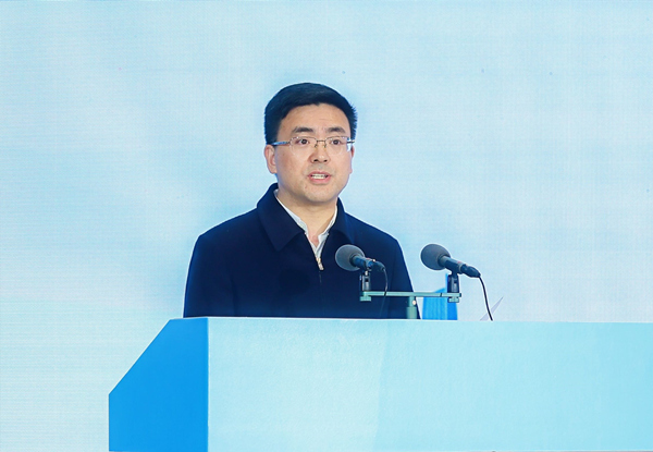 重慶市委教育工委委員、市教委副主任江鵬致辭。渝中區教委供圖