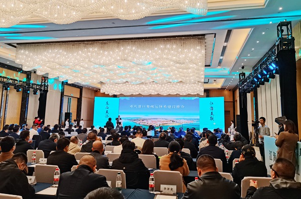 重慶物流集團有限公司在會上推介。張艷攝