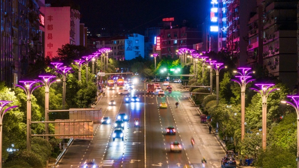 平都大道華燈初上。豐都縣住建委